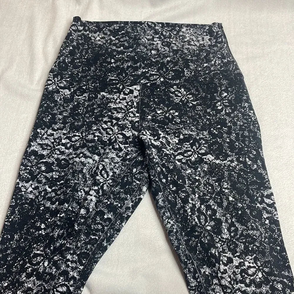 Lululemon Black and White Speckled Leggings Size 4